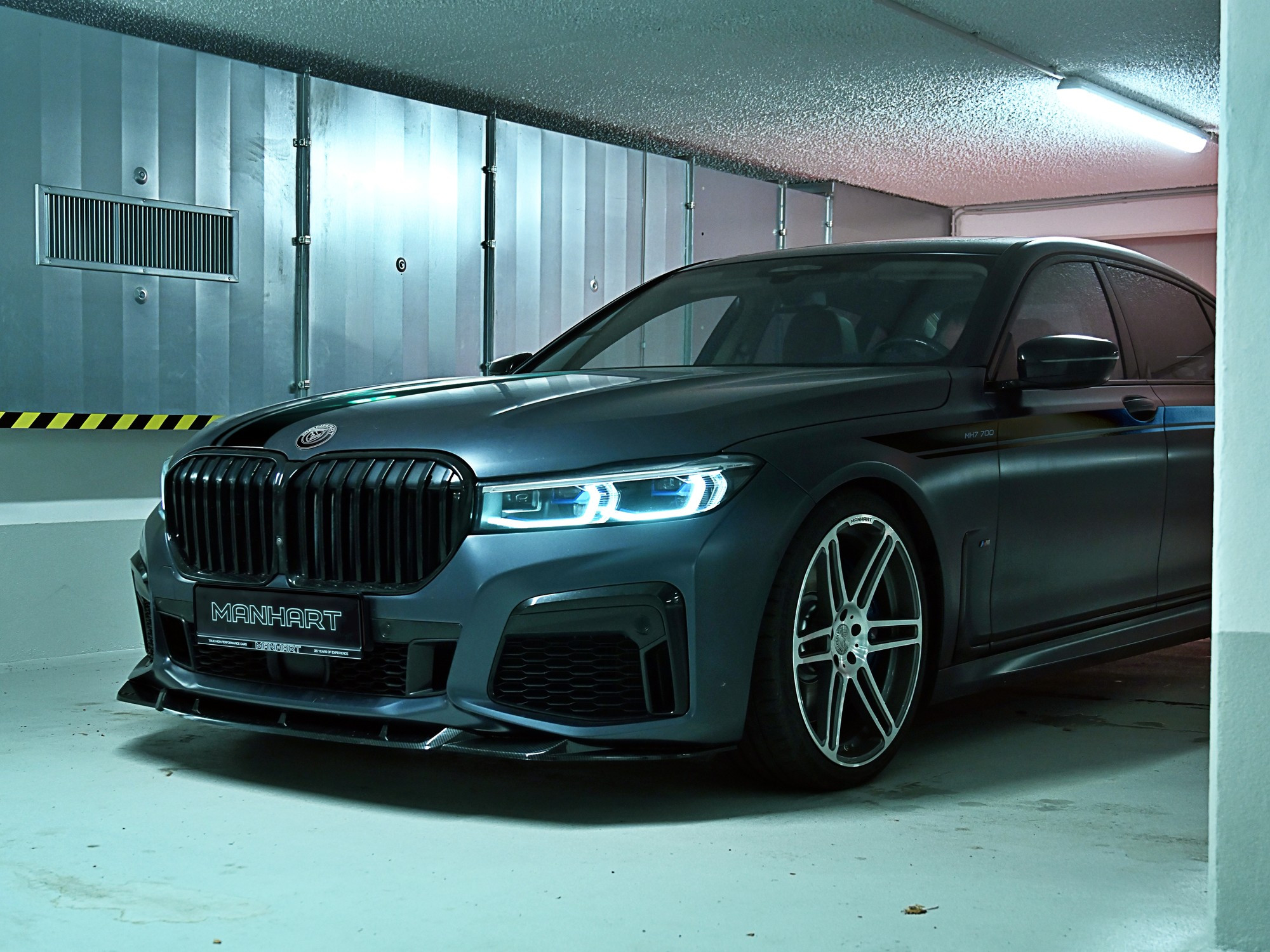 Photo of Последняя настоящая «семёрка»: Manhart MH7 700 на базе BMW M760Li поколения G12