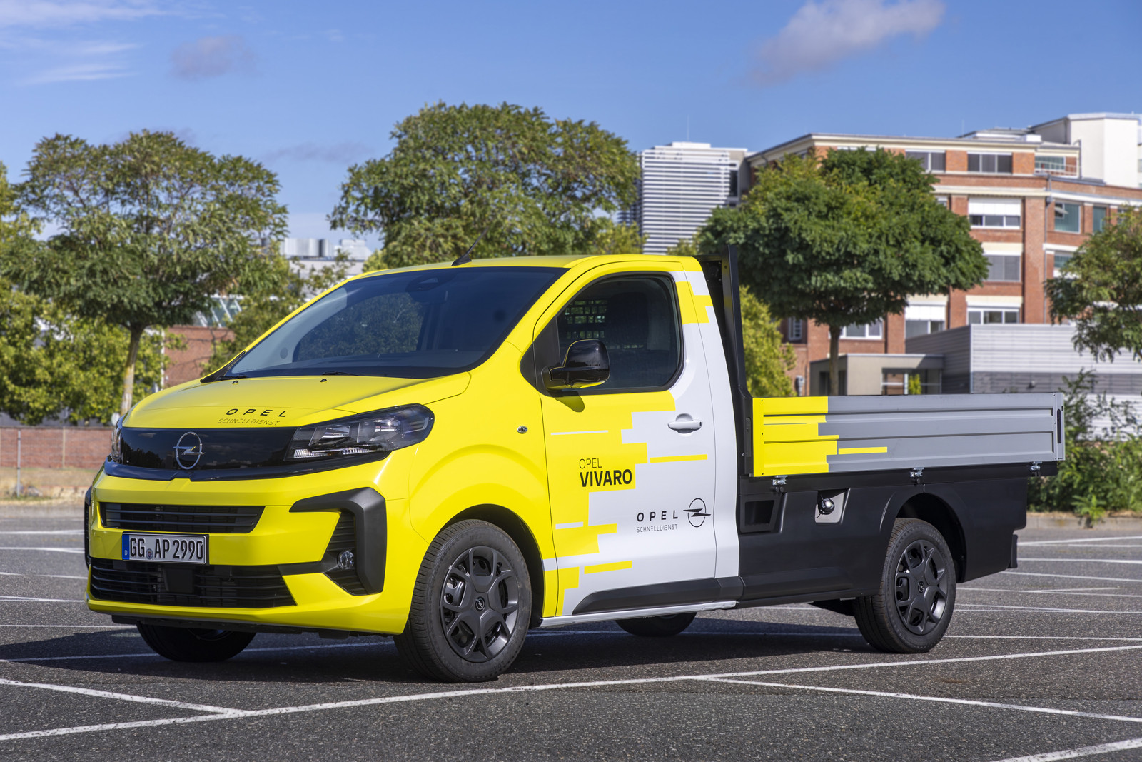 Photo of В моторную гамму Opel Vivaro Flatbed вошёл 150-сильный турбодизель